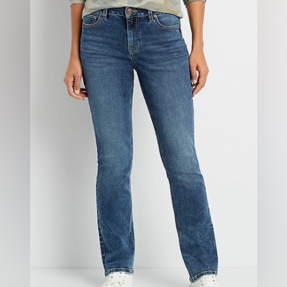 👖m jeans by maurices™ High Rise Curvy Medium Wash Bootcut Jean size 8 Long